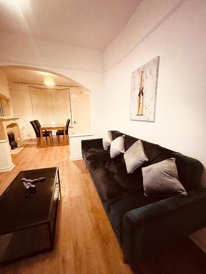 Cute Spacious 2 Bedroom House, Sleeps 8, Free Street Parking, Easy Access Lock Box Entry, 2 Minute Drive From City Centre Liverpool Ngoại thất bức ảnh
