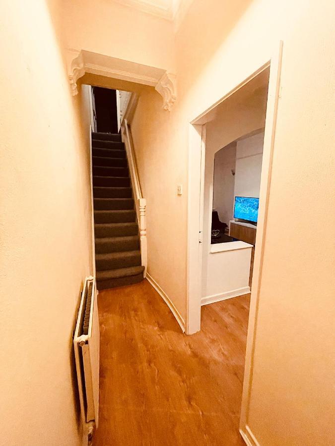 Cute Spacious 2 Bedroom House, Sleeps 8, Free Street Parking, Easy Access Lock Box Entry, 2 Minute Drive From City Centre Liverpool Ngoại thất bức ảnh